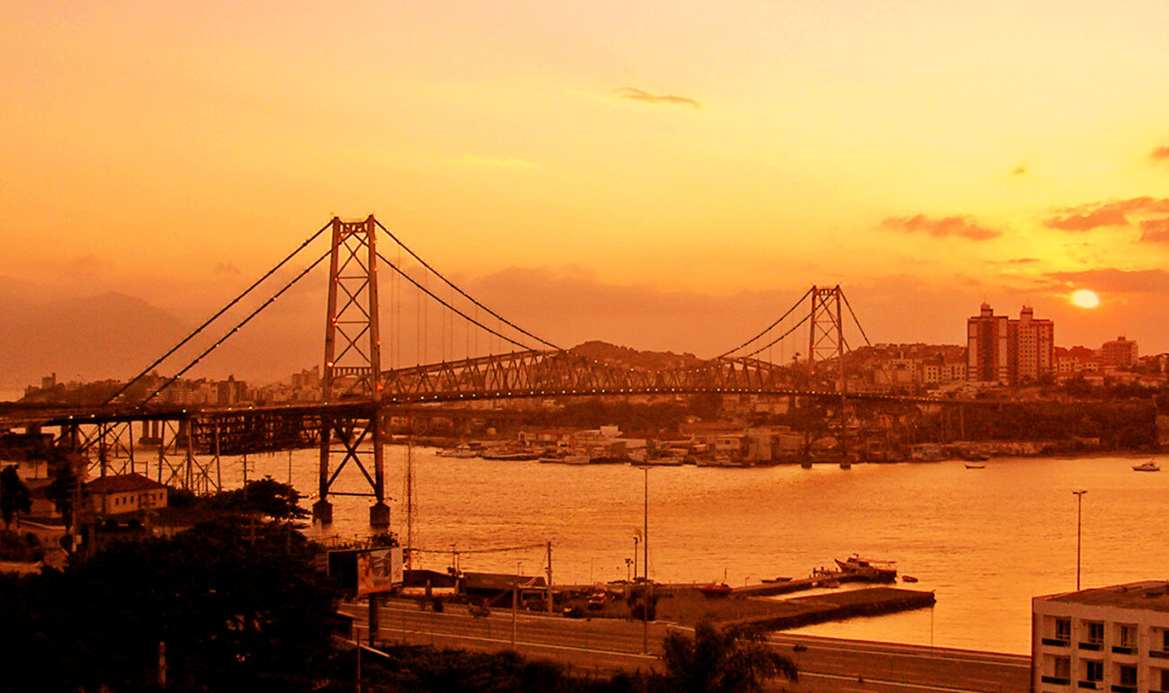 Ponte Hercílio Luz ao por do Sol. Autor: Carlos Alkmin